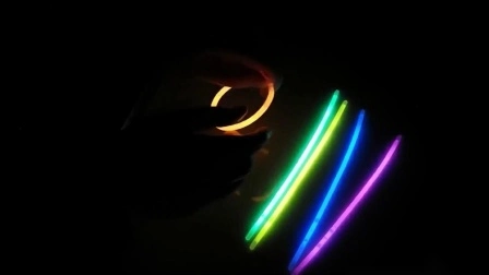 Pulseira Glow Stick para festa que brilha no escuro